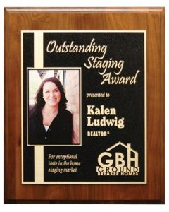 Wood-mounted plaque with UV-printed color photo of honoree 